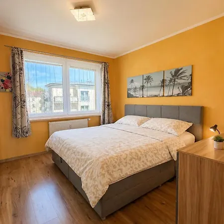 Family - Sunny Terrace - 3 Bedrooms - Parking *