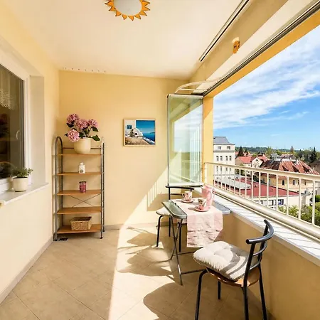 Family - Sunny Terrace - 3 Bedrooms - Parking *