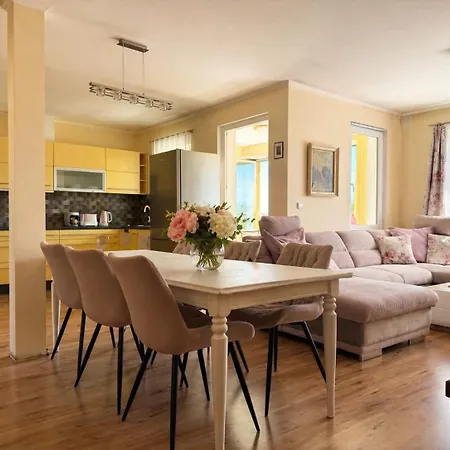 Apartment Family - Sunny Terrace - 3 Bedrooms - Parking
