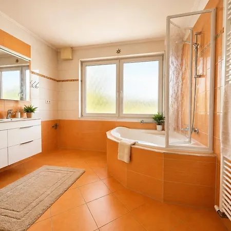 Family - Sunny Terrace - 3 Bedrooms - Parking