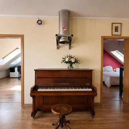 Family - Sunny Terrace - 3 Bedrooms - Parking