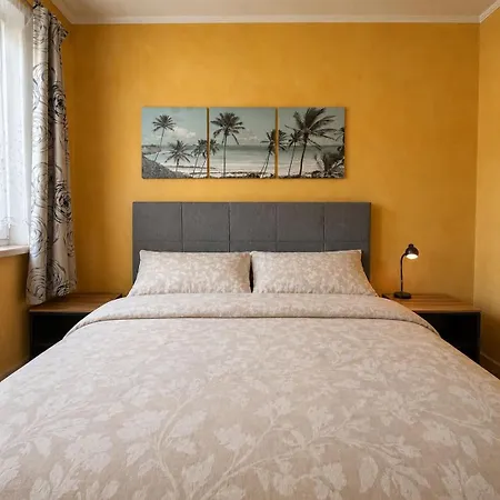 Family - Sunny Terrace - 3 Bedrooms - Parking Apartament *
