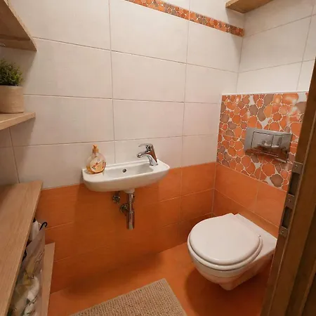 Family - Sunny Terrace - 3 Bedrooms - Parking